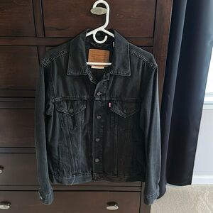 Black Levi’s denim jacket